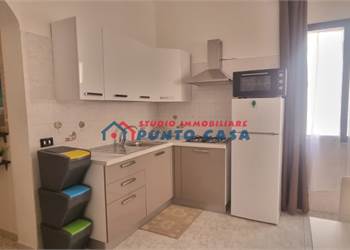 CENTRO STORICO – Via Custonaci – Appartamento al 1°p. s/a – 50 mq ca. – 3 vani + acc. Buone condiz.