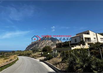 CORNINO – Loc. Scurati – Soluz. indipendente allo stato grezzo – 350 mq ca. + 16.000 mq ca. terreno