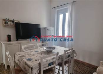 CENTRO STORICO - Pressi Piazzetta Cuba -  N° 2 appartamenti in uno – 2° e ultimo p. s/a – 90 mq ca. 