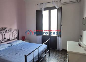 PRESSI VIA FARDELLA – Via Livio Bassi – Appartamento al 1°p s/a – 75mq ca. – 3vani. Ristrutturato