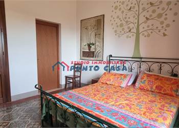 VIA CAROLINA - Appartamento al 2° piano s/a - mq 70 ca - 3 vani+acc. Buone condizioni, vista mare