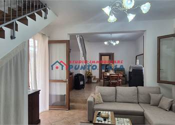 CROCEVIE – Soluz. indipendente su 2 elevazioni PT+1°P – 140mq ca+spazio esterno+2.000mq ca terreno